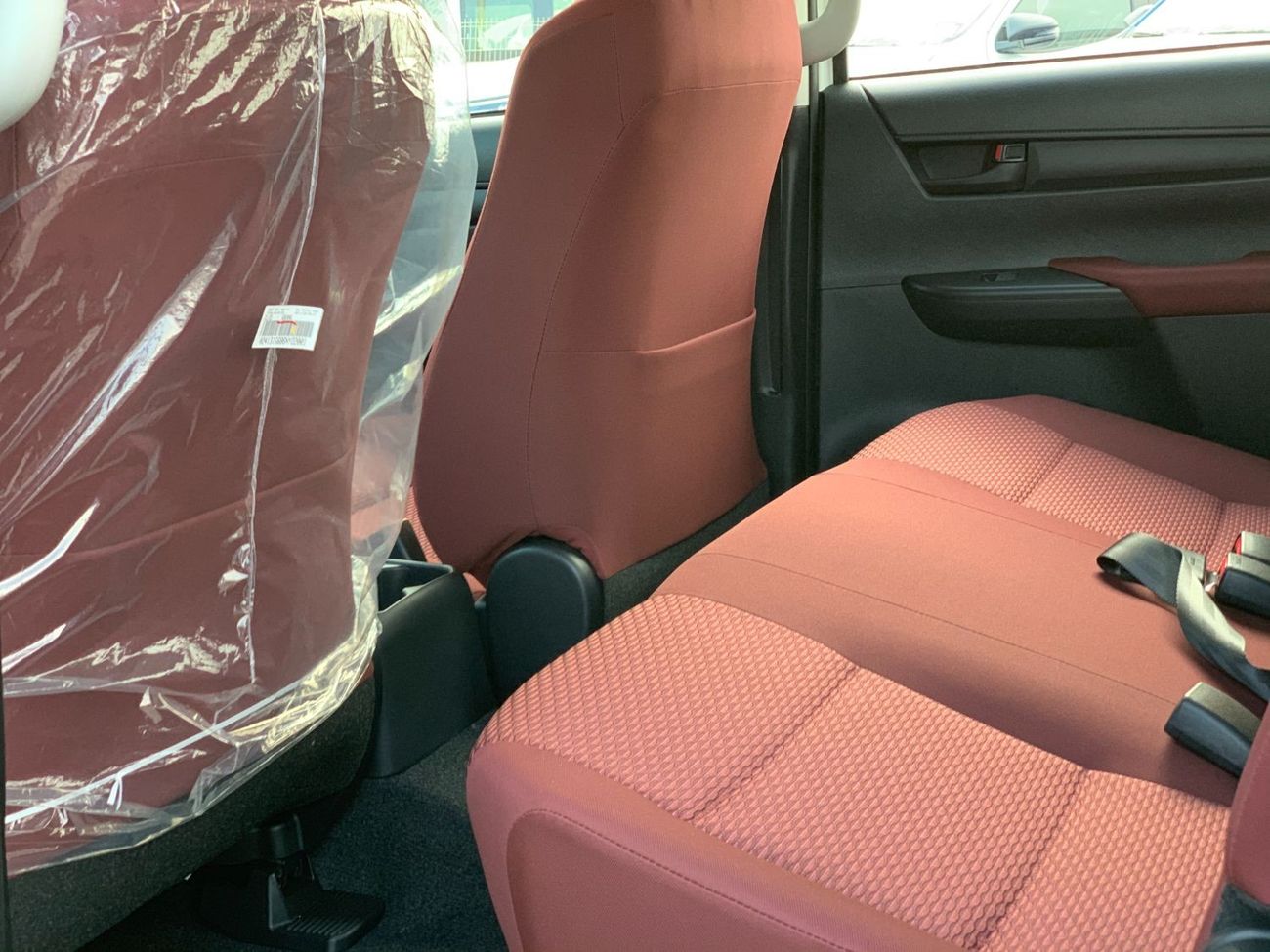 Toyota Hilux Pick Up DC MT 4x4 2.4L with Power Windows