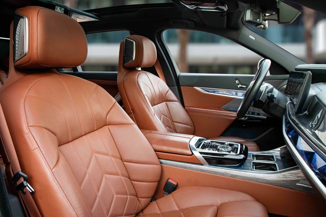 بي أم دبليو 735i 735 | 5,180 P.M | 0% Downpayment | BMW SERVICE HISTORY | UNDER WARRANTY!
