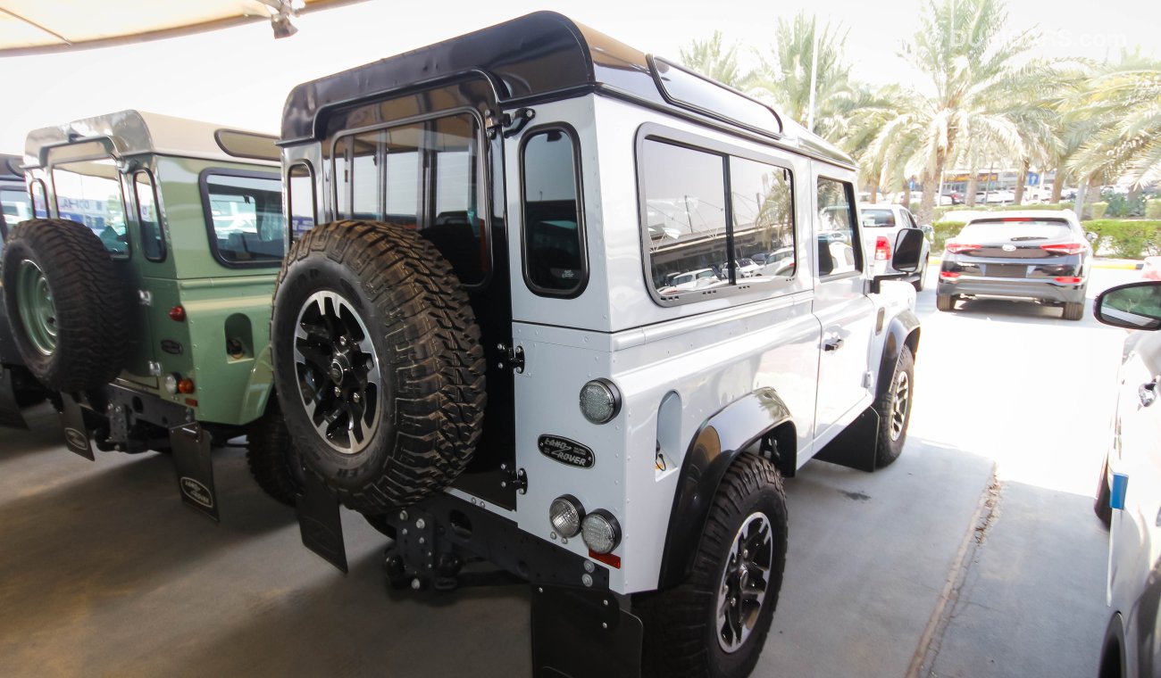 Land Rover Defender 90 Adventure