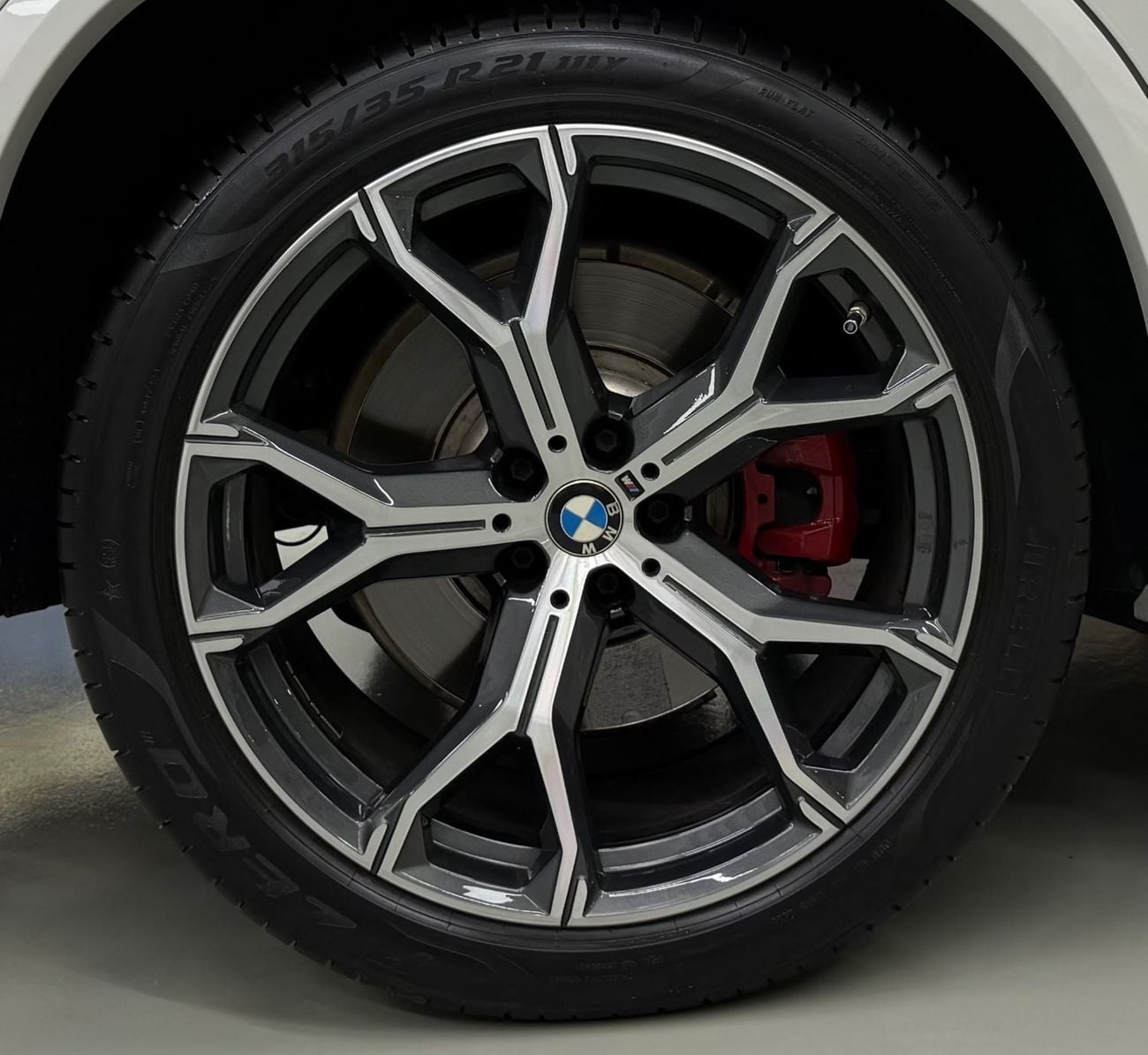 بي أم دبليو X5 40i M SPORT EXCLUSIVE مجلس التعاون الخليجي ... سجل صيانة كامل .. مشغل أقراص DVD .. محرك V6 طقم M .. حالة ممتازة