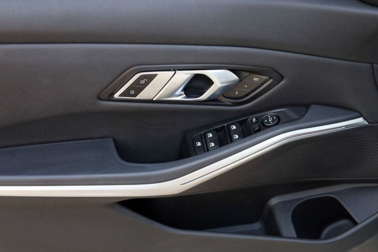 بي أم دبليو 320 اكسكلوسيف