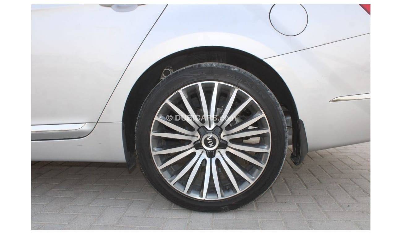 كيا كادنزا كيا كادينزا 2015 خليجي فل كامل  بحالة ممتازة بدون صبغ بدون حوادث