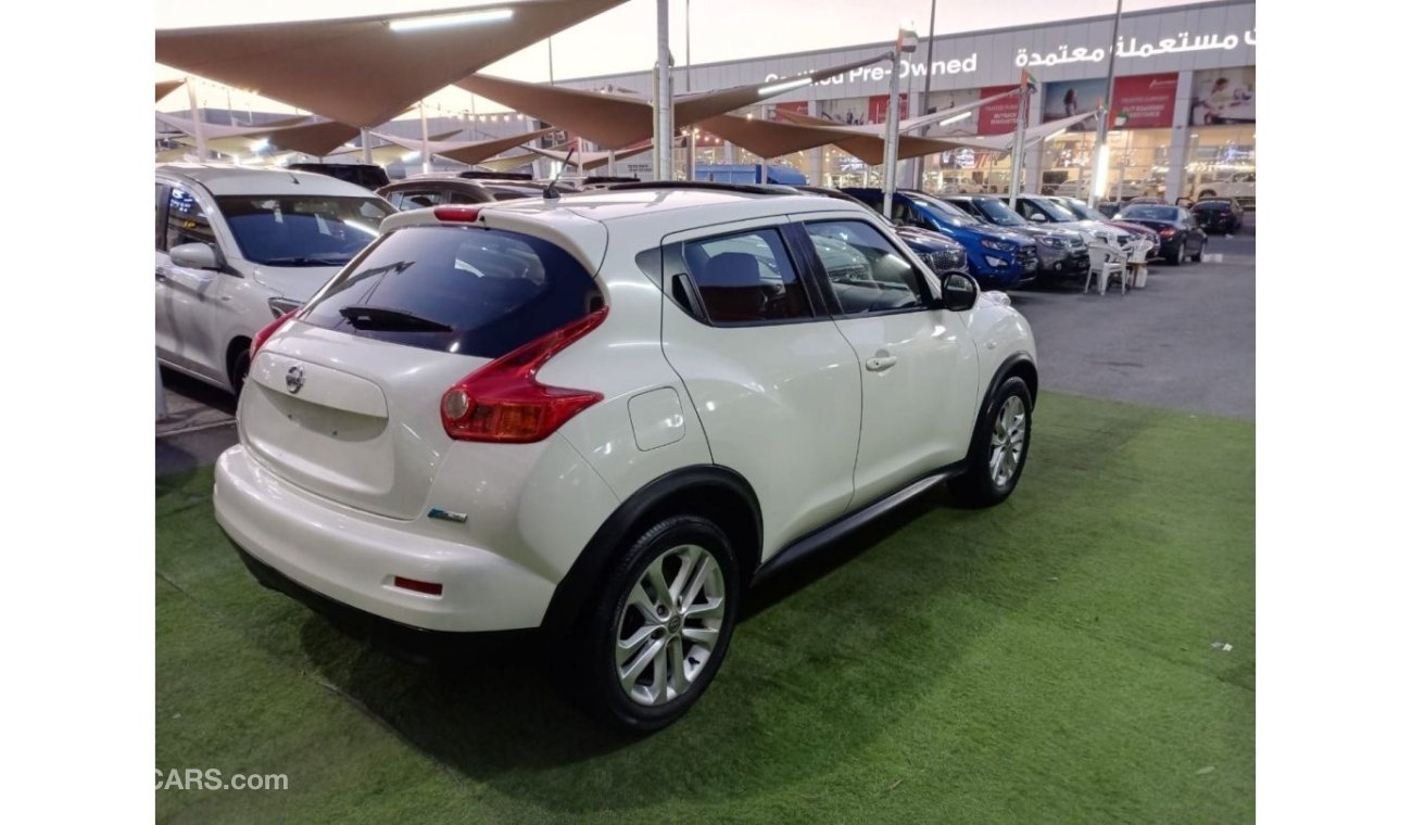 Nissan Juke Gulf model 2014, leather hatch, cruise control, sensor wheels, in excellent condition, you do not ne