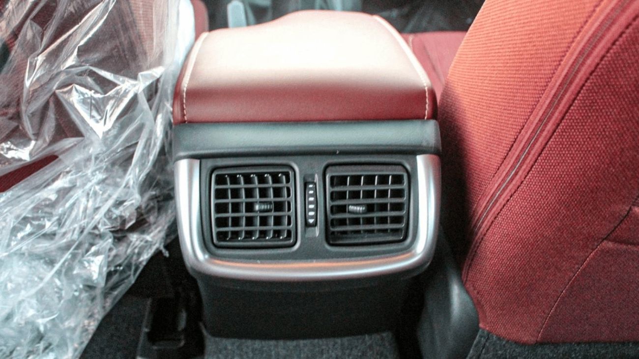 تويوتا هيلوكس HILUX 2.7L MED OPTION