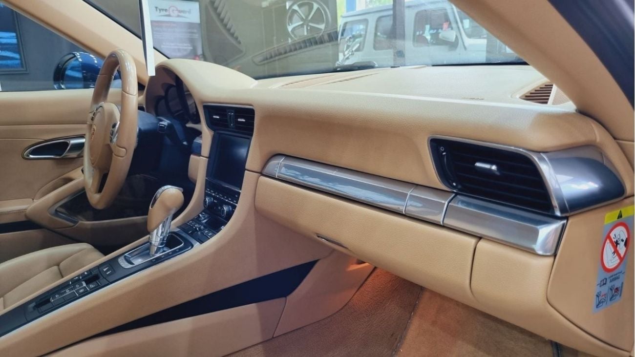 بورش 911 CARRERA PORSCHE CARRERA 2013 GCC WITH 68K KM FULL PORSCHE SERVICE HISTORY IN GOOD CONDITION FOR 220K AED