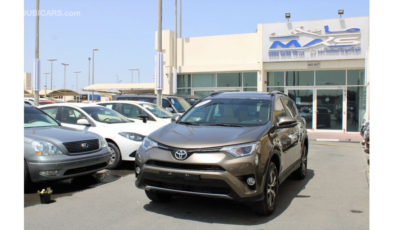 Toyota RAV4 GXR - ACCIDENTS FREE  - GCC - 2 KEYS - CAR IS IN PERFECT CONDITION INSIDE OUT