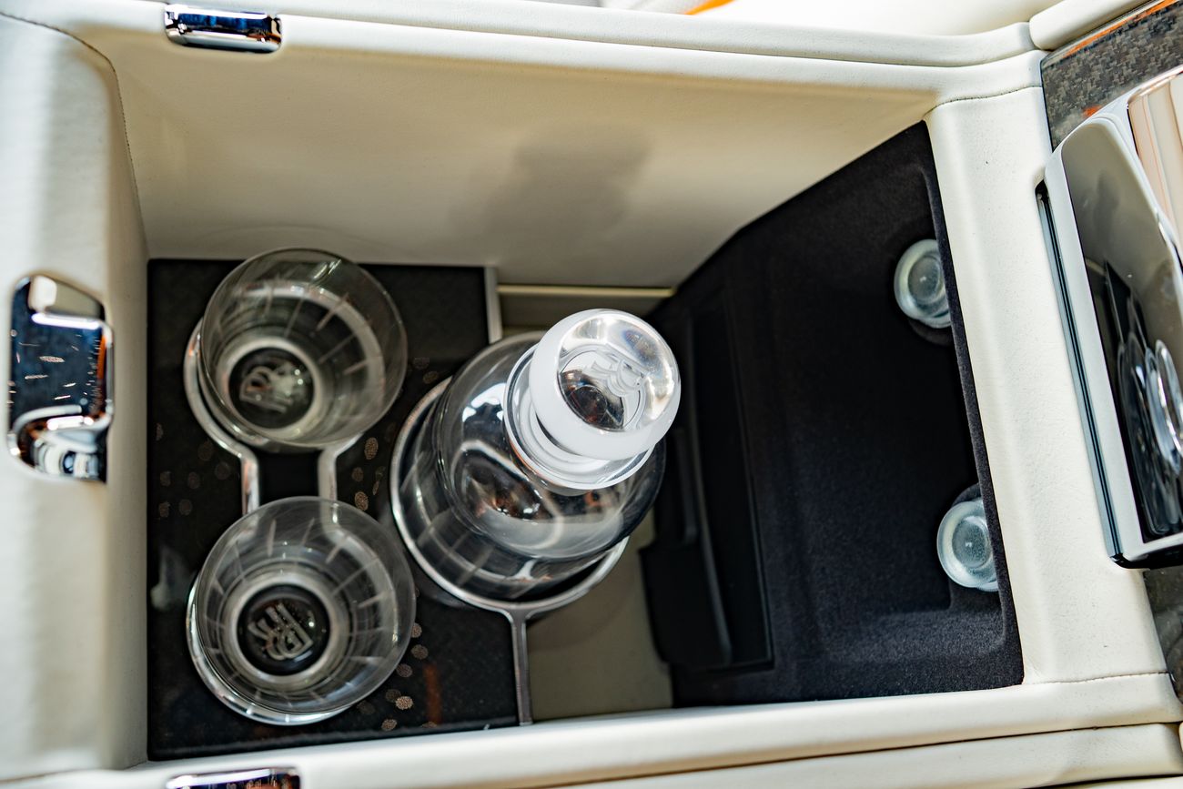 Rolls-Royce Cullinan 6.7L Twin-Turbo (563 HP)