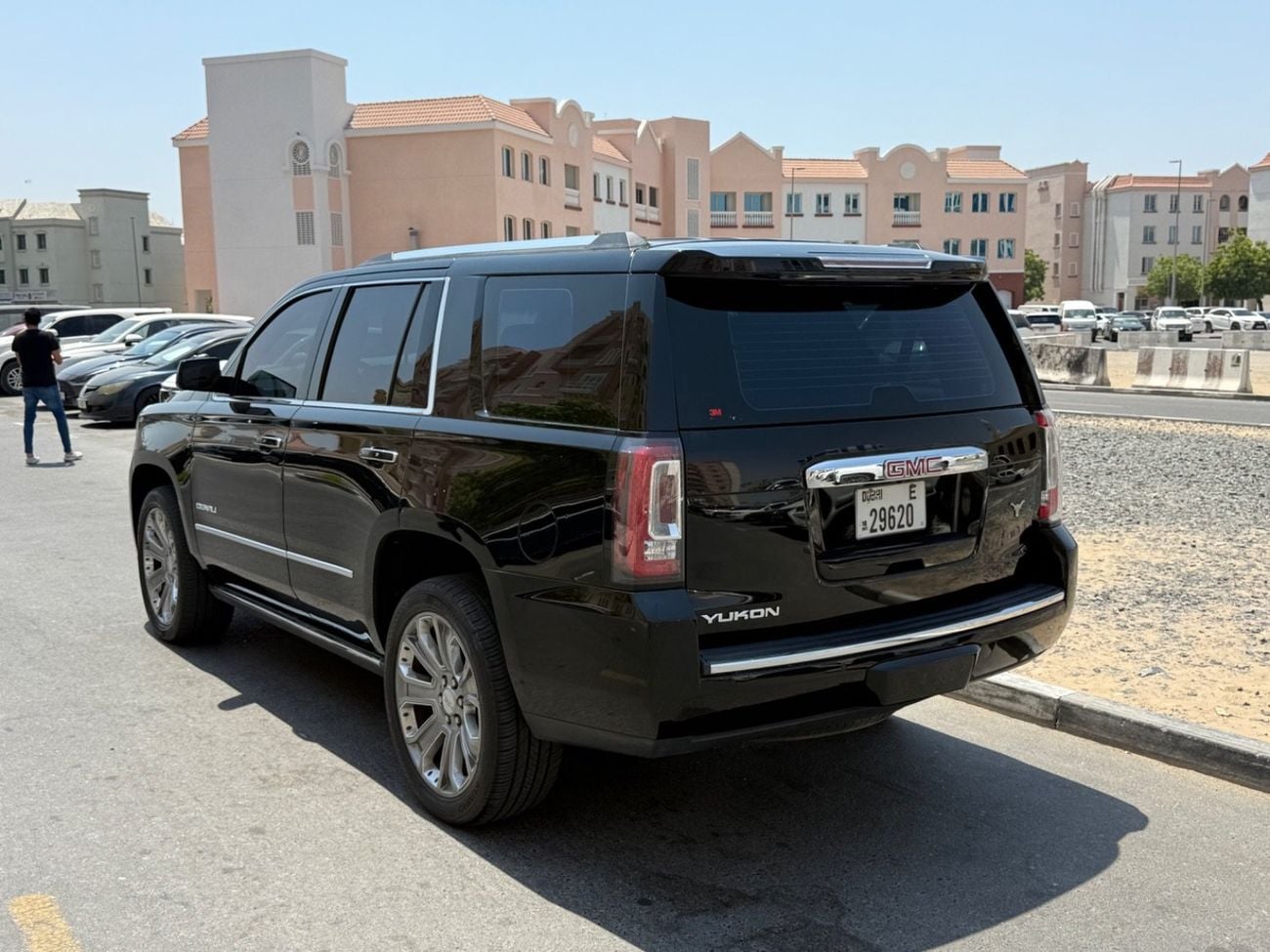 GMC Yukon 2015 DENALI 6.2L/V8 WELL MAINTAINED GCC