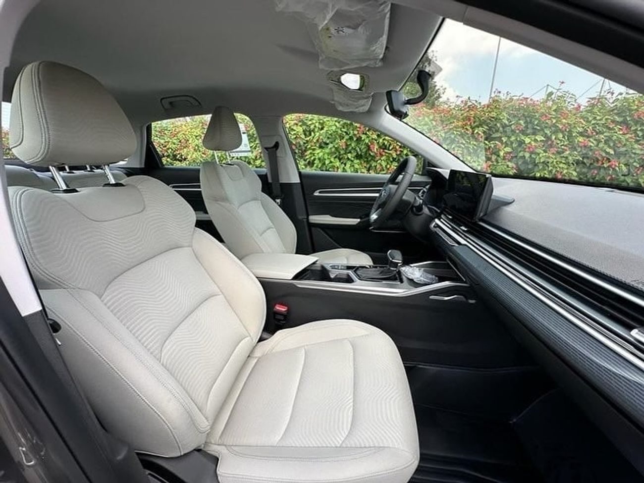 جيلي إمجراند 1.5 L 2024 Push start  Keyless entry  Rear camera