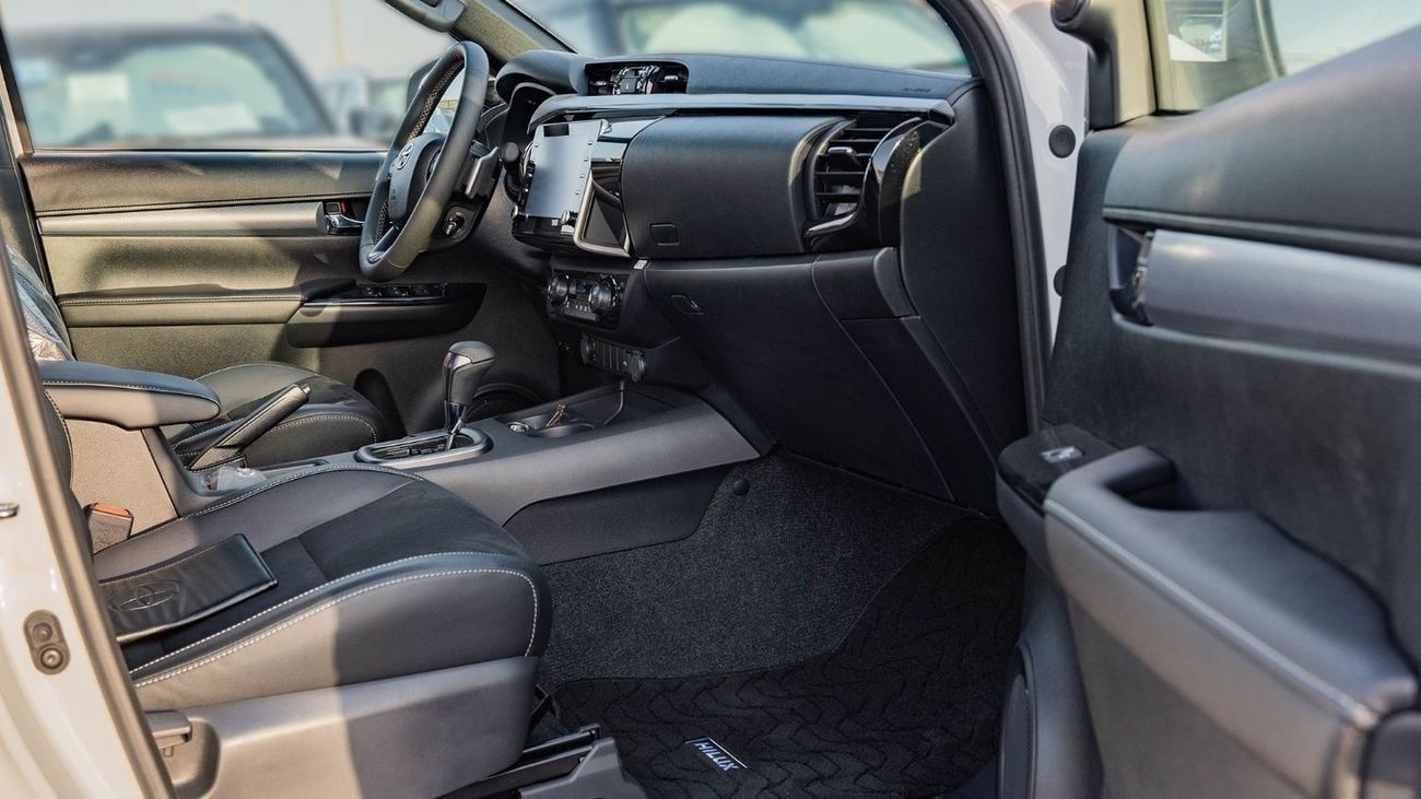 تويوتا هيلوكس 2024 Toyota Hilux GR-Sport 4.0L AT Petrol (White)