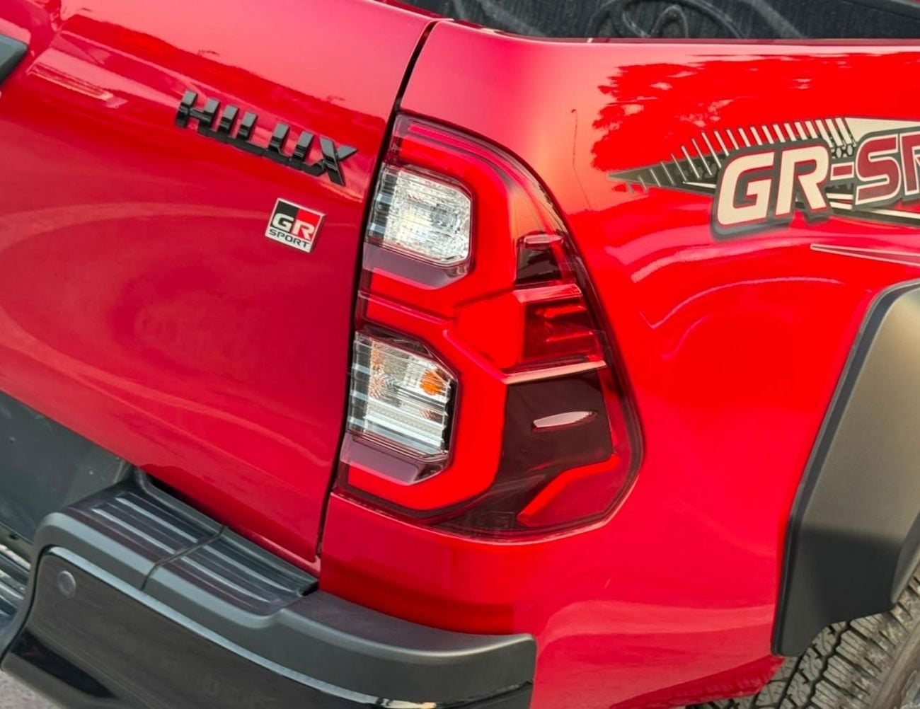 تويوتا هيلوكس GR SPORT || 2.8L DIESEL V4 A/T | DRIVER PWR SEAT | LEATHER SEATS | 360*CAMERA | BLIND SPOT (CODE # H