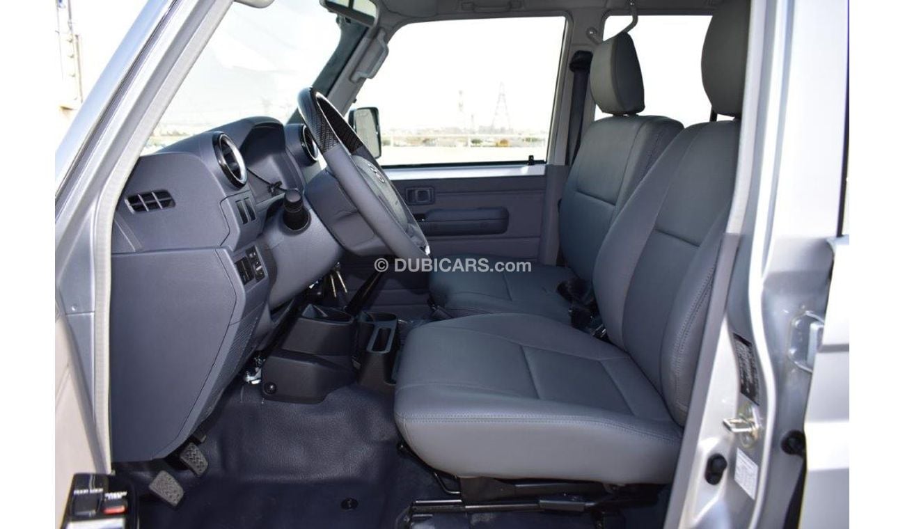 تويوتا لاند كروزر بيك آب 79 Double Cab Pickup Black Edition  V8 4.5L Turbo Diesel 4WD Manual