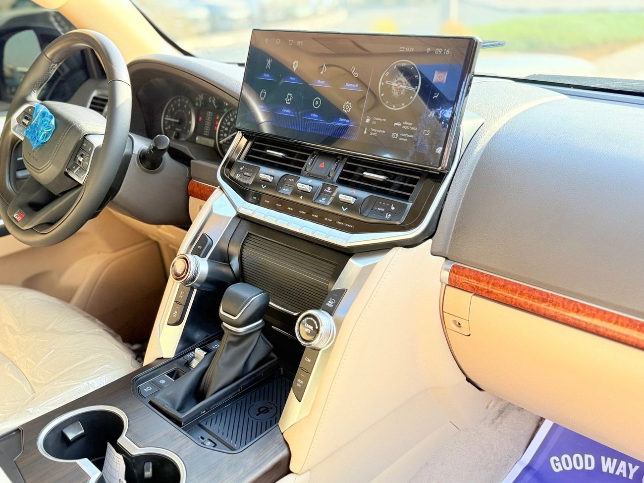 Toyota Land Cruiser GXR+ 4.0L Toyota Landcuriser GXR V8 4.0L modified inside and outside 2025 full option petrol