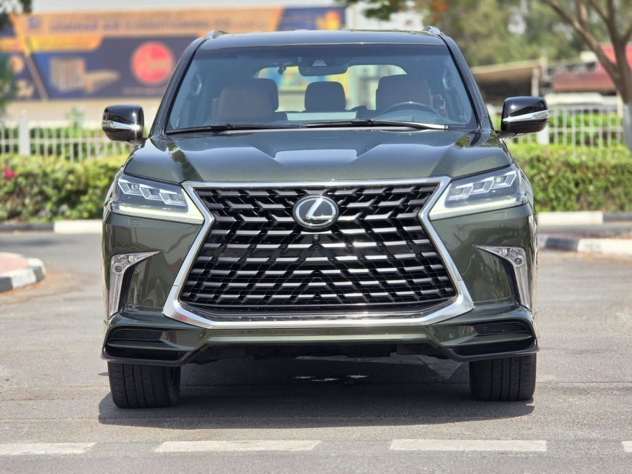 Lexus LX570 SIGNATURE FULL OPTION 2021 GCC AL FUTTAIM LEXUS LOW MILEAGE WITH AGENCY SERVICE HISTORY IN MINT COND