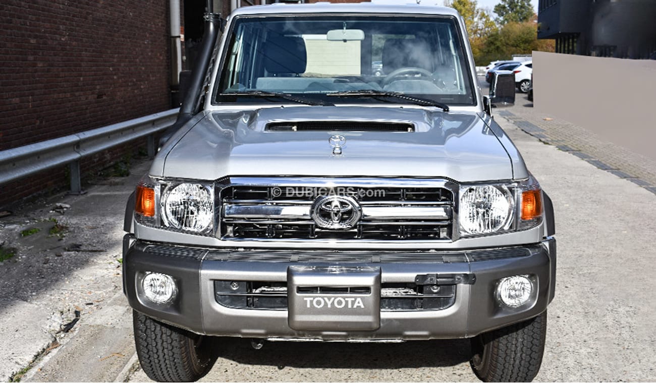 Toyota Land Cruiser Hard Top (76) 4.5 Diesel, 6 seats available in Europe