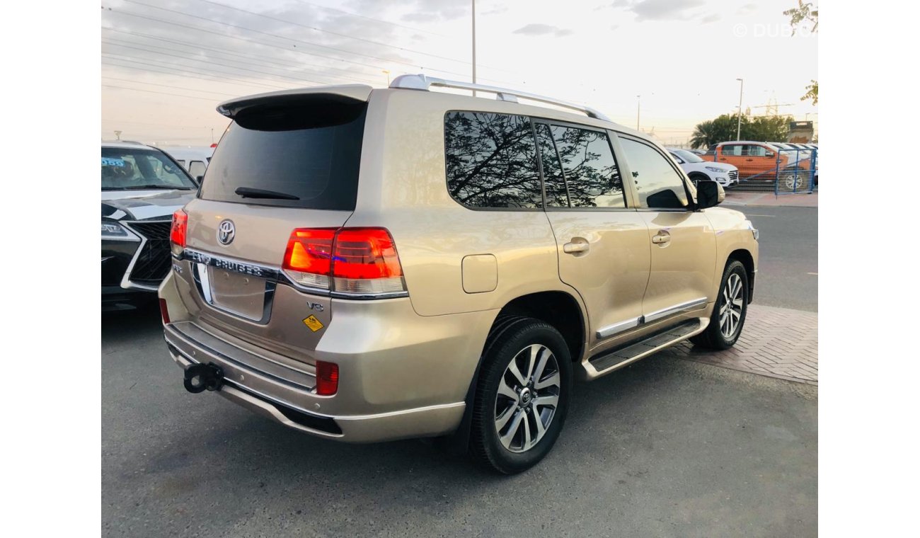 Toyota Land Cruiser VXR V8 FACELIFTED, LEATHER SEATS, DVD, SUNROOF, REAR SENSORS, CAMERAS, PUSH START, POLICE LIGHTS