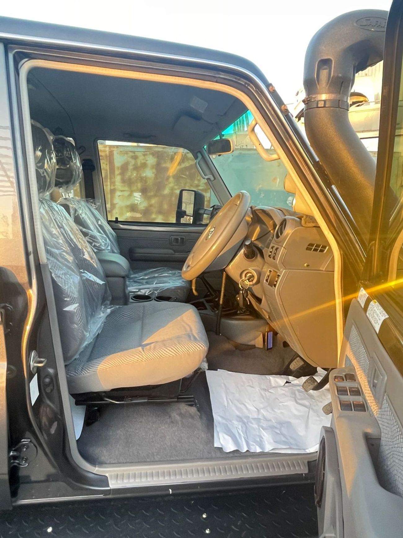 تويوتا لاند كروزر بيك آب RIGHT HAND DRIVE 4.5 1 VD ONLY FOR EXPORT