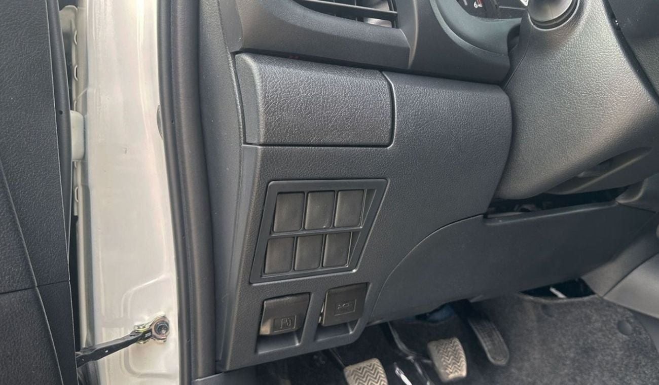 تويوتا هيلوكس DLX Toyota/HILUX D DC 4WD/4F001 2.4L Country TURBO ABS P.WIND, C.LOCK MT