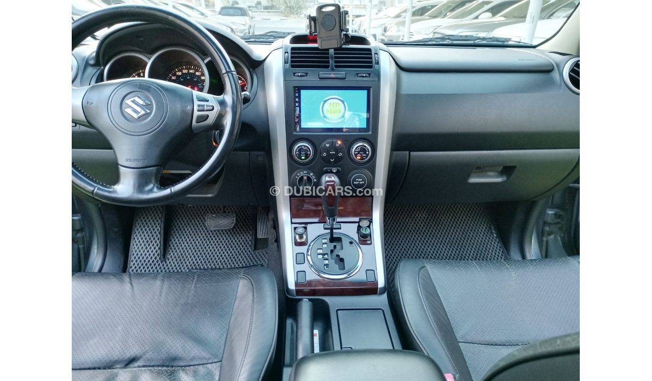 Suzuki Vitara Model 2008 coupe, gray color, imported from Canada, number one, leather hatch, cruise control, in ex