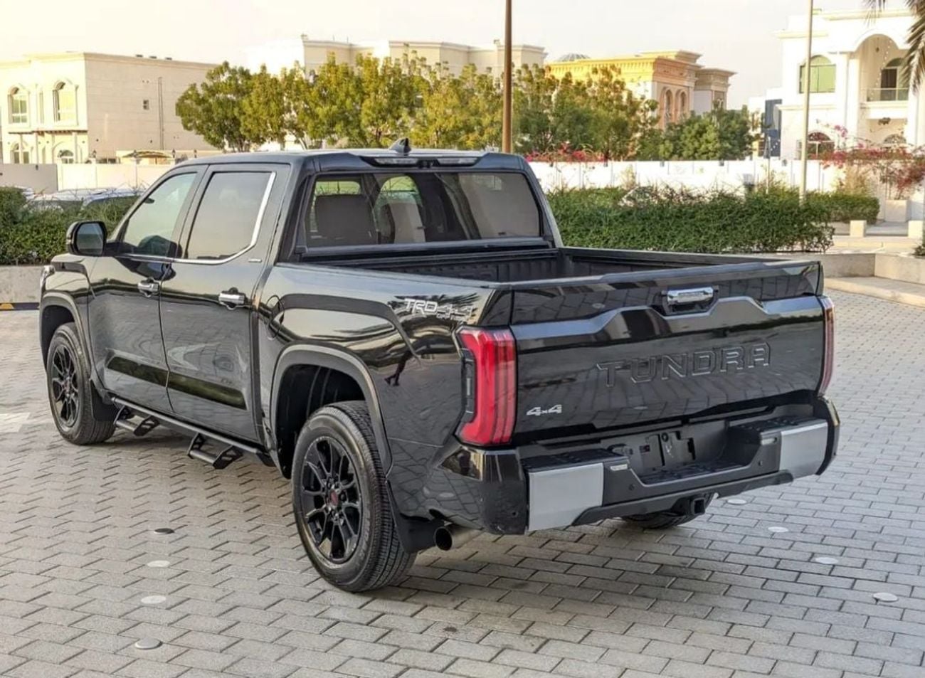 تويوتا تاندرا Toyota Tundra Crewmax Limited 2022MODEL 3.5L V6 petrol Engine with AWD 4x4, push start Transmission