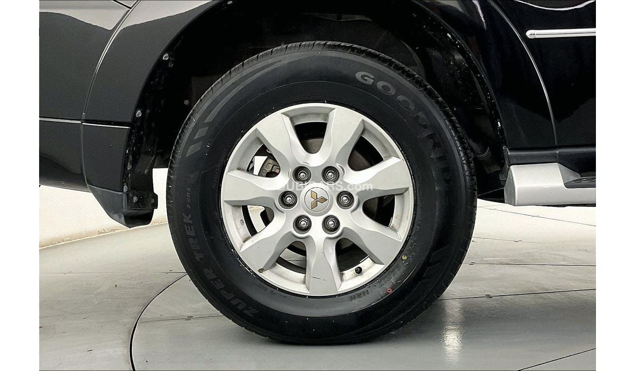 ميتسوبيشي باجيرو GLS Midline w/sunroof