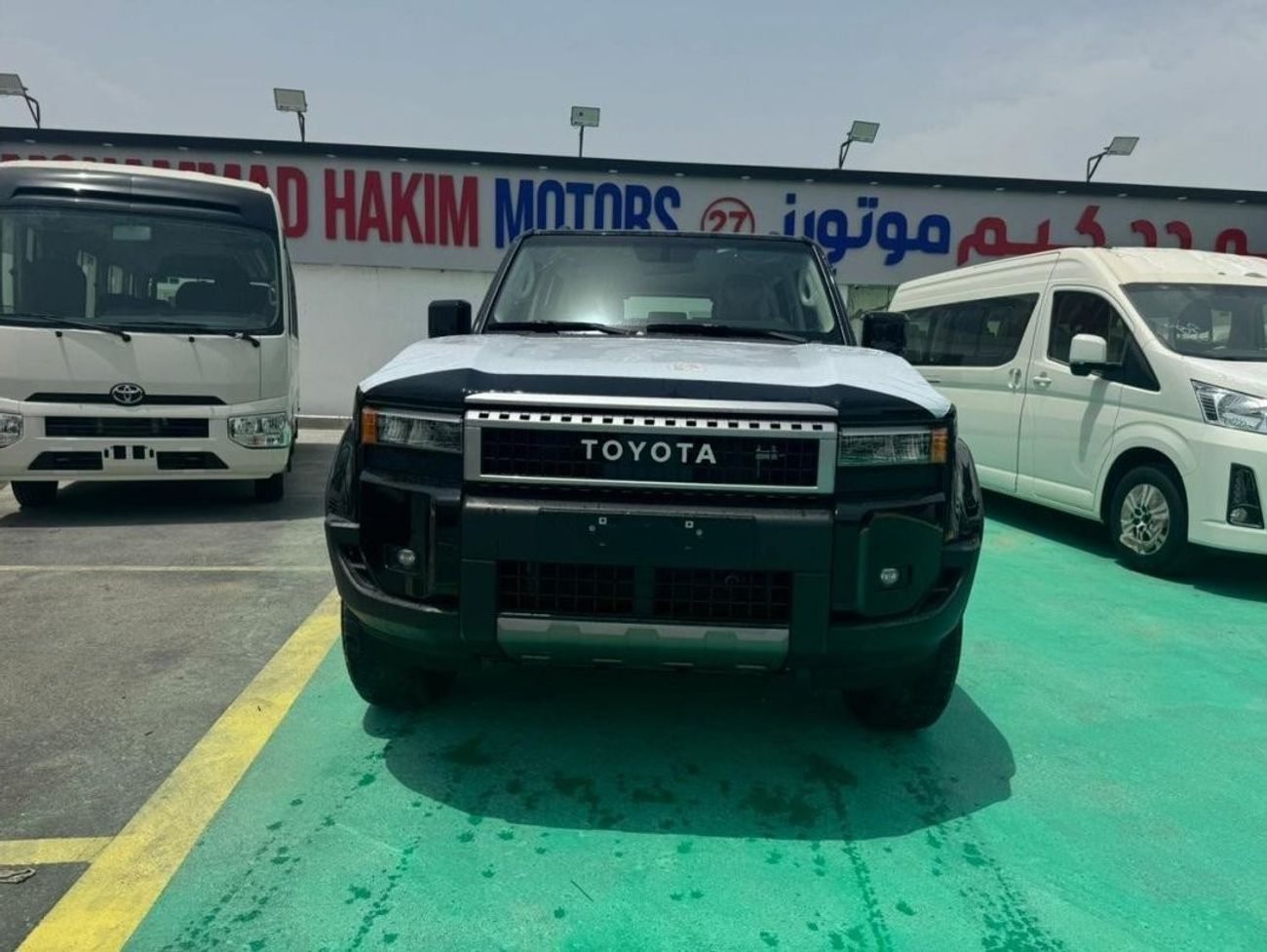 تويوتا برادو 2.7L PETROL LIMITED 2024