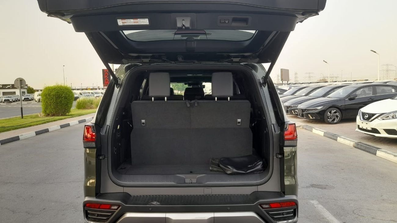 Lexus LX 500 Diesel Right-Hand drive sports luxury model top of the range with coolbox softdoor closing rear Ente