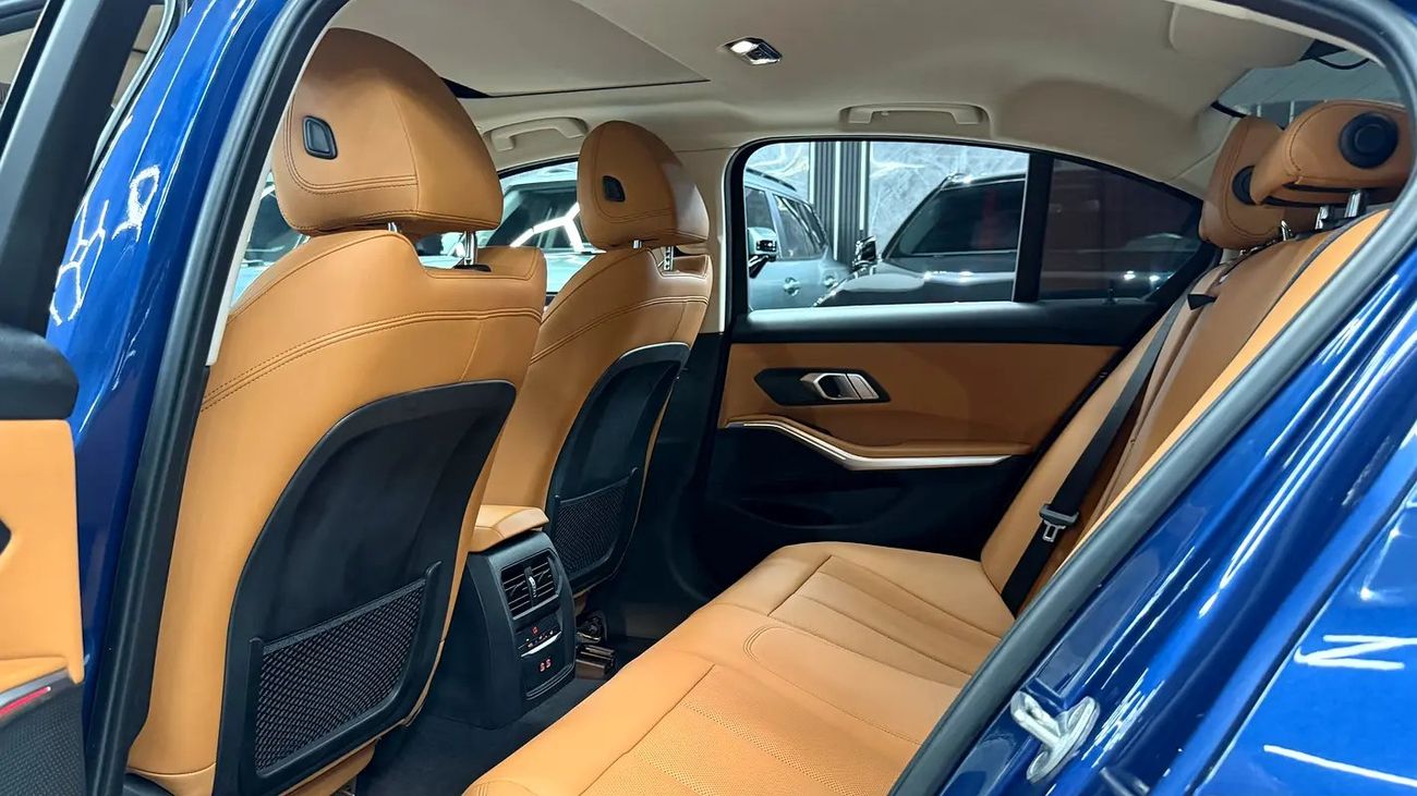 BMW 330i LUXURY LINE