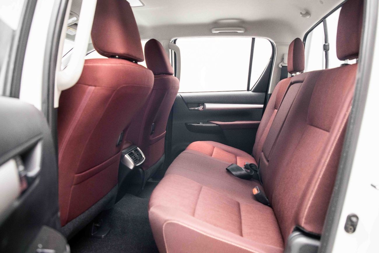 تويوتا هيلوكس HI 2.7L – White Inside Maroon | Export Only