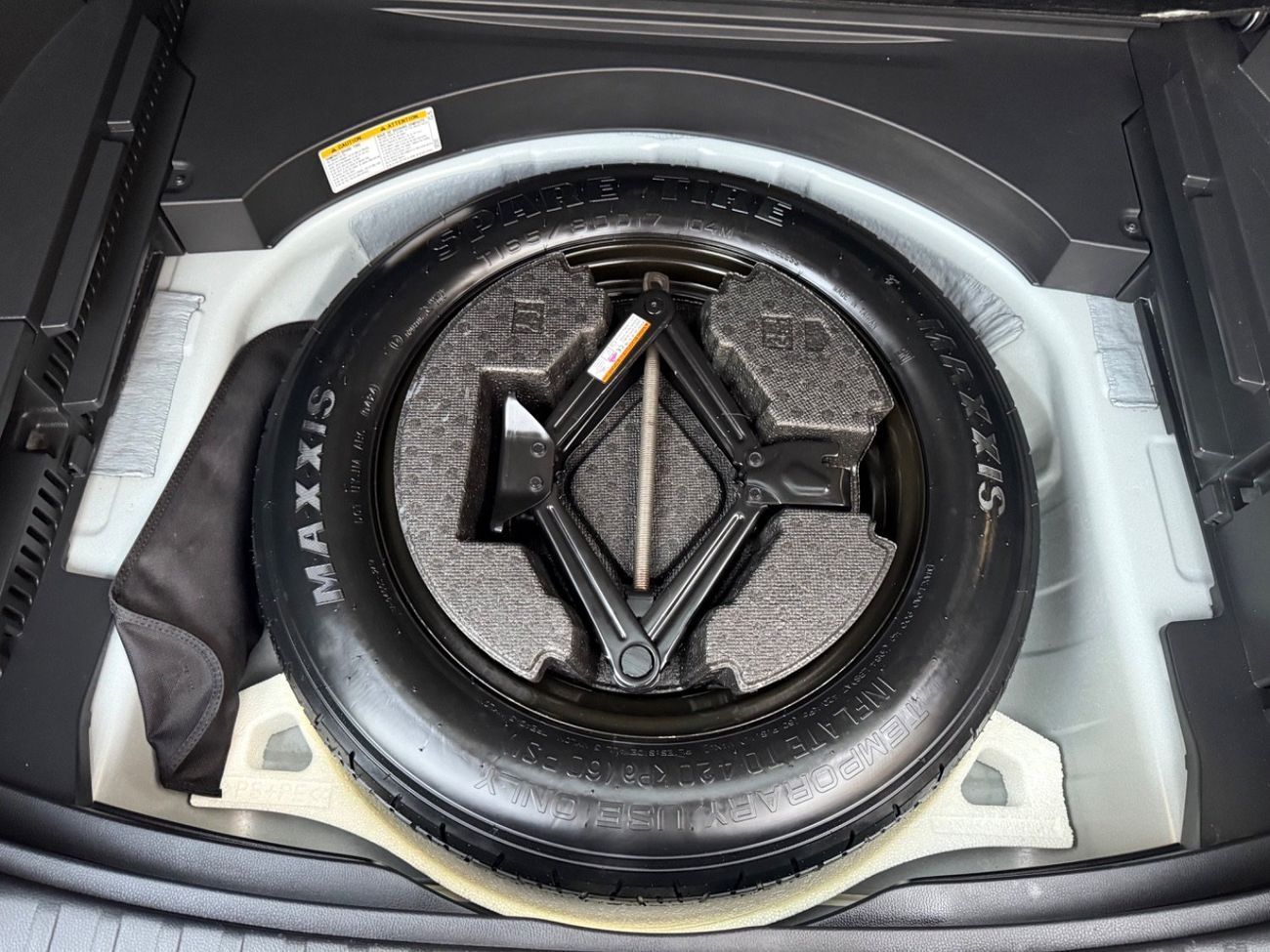 تويوتا راف ٤ 2024 XLE 4WD LEATHER SEATS 2.5 CANADA SPEC