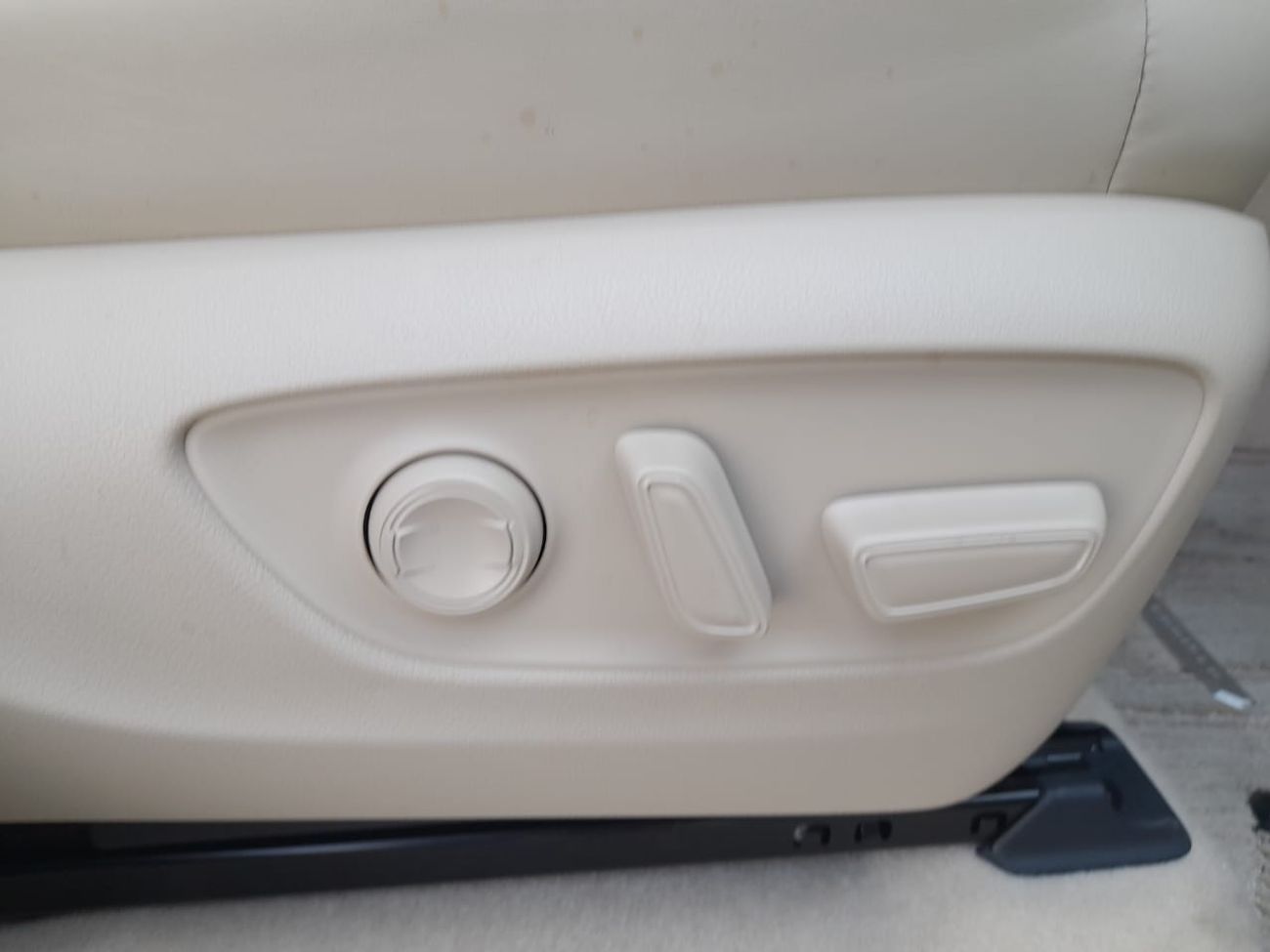 تويوتا لاند كروزر Right-Hand drive Diesel ZX black with biege