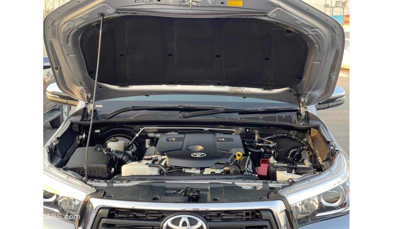 تويوتا هيلوكس Toyota hilux Diesel engine model 2019  full option Top of the range car very clean and good conditio