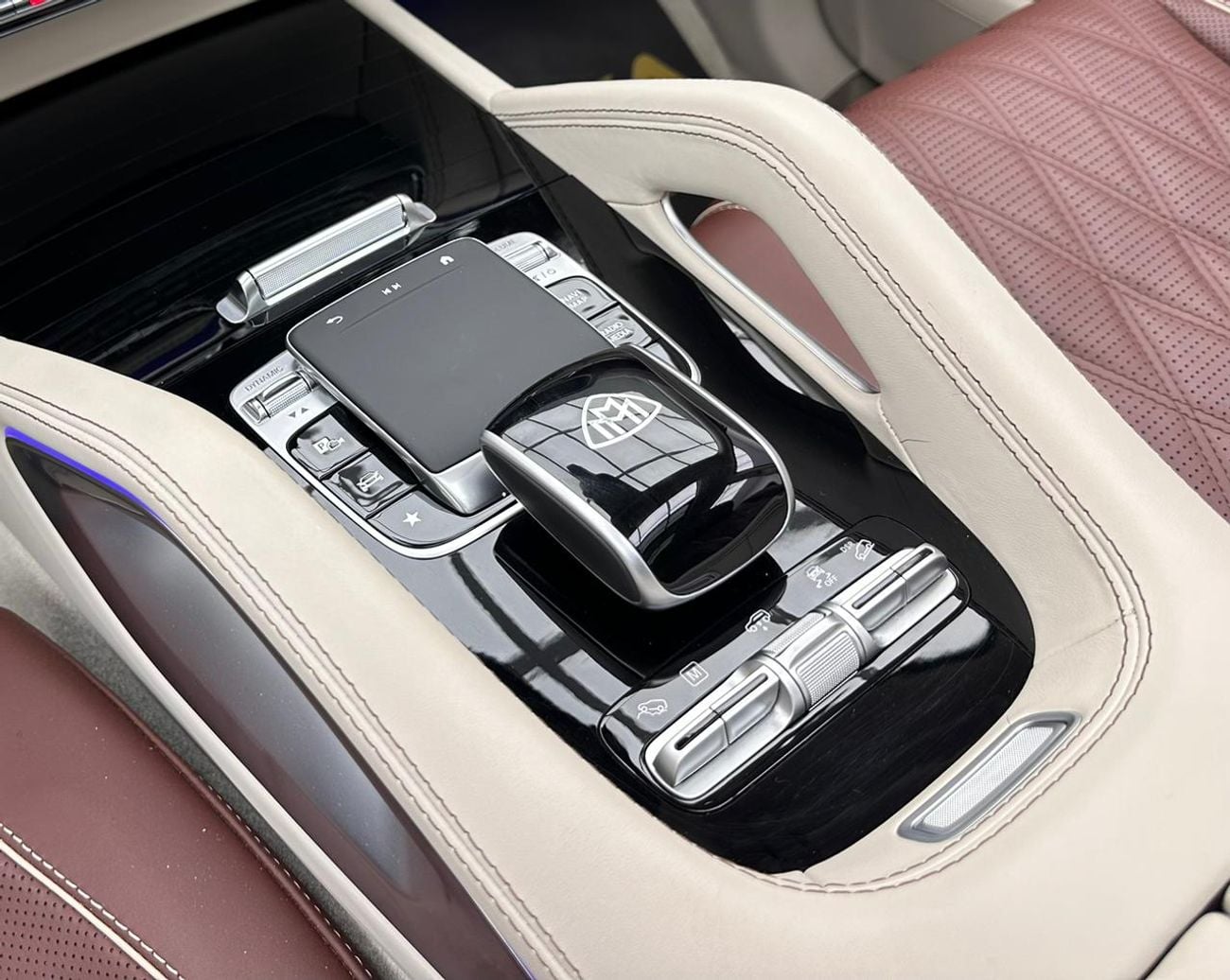 مرسيدس مايباخ gls600 مايباخ 2024 Mercedes-Maybach GLS 600 4MATIC, Aug/2029 Mercedes Warranty, Full Service History