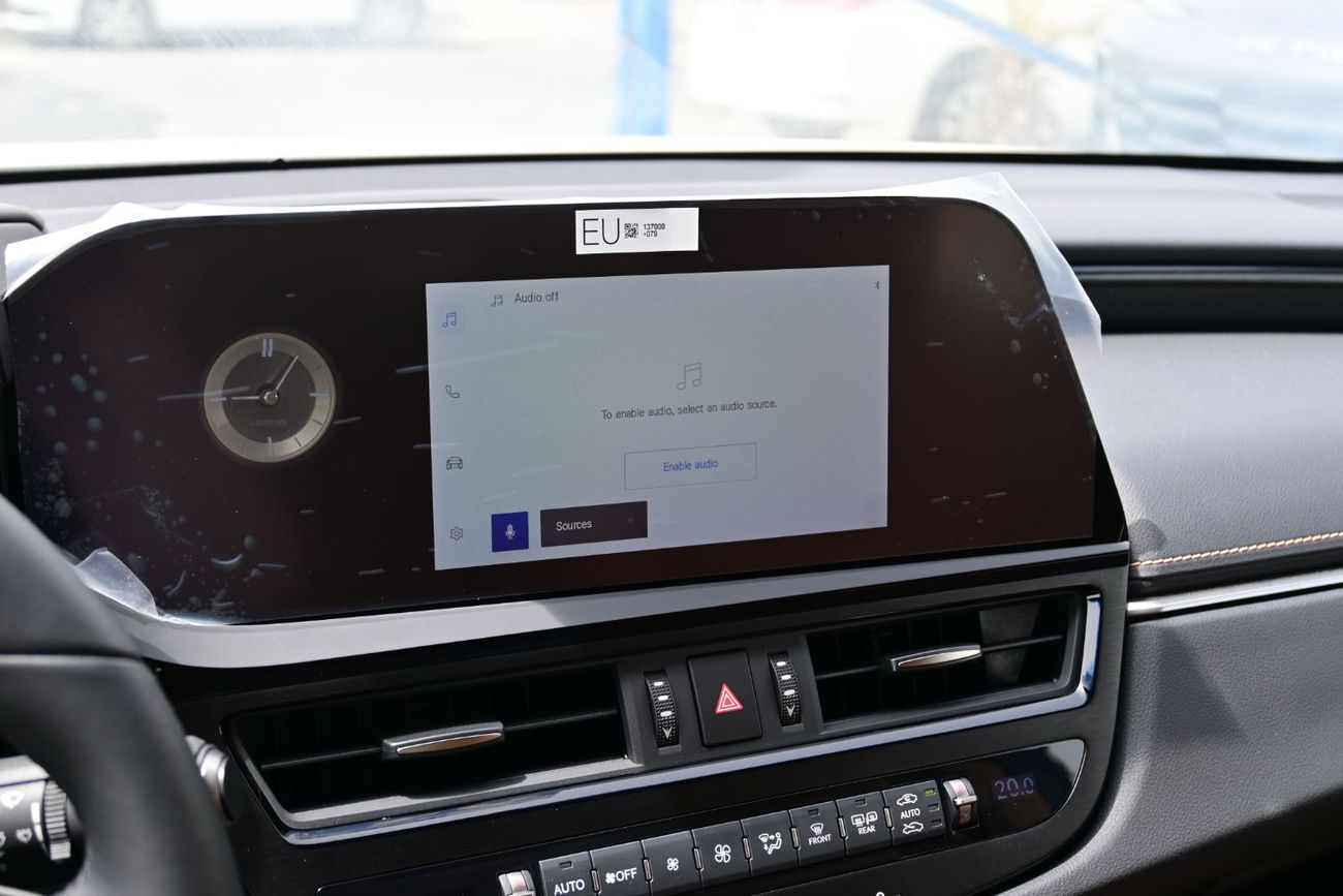 لكزس ES300h Lexus ES300h 2.5L Hybrid Model 2023, Color White