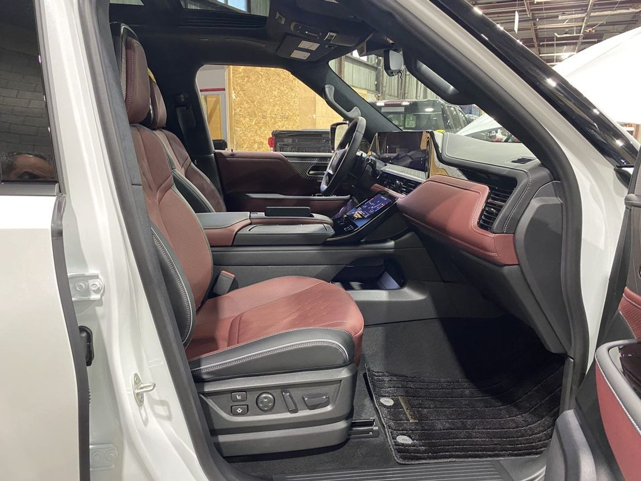 إنفينيتي QX80 AUTOGRAPH CAPTAIN CHAIRS