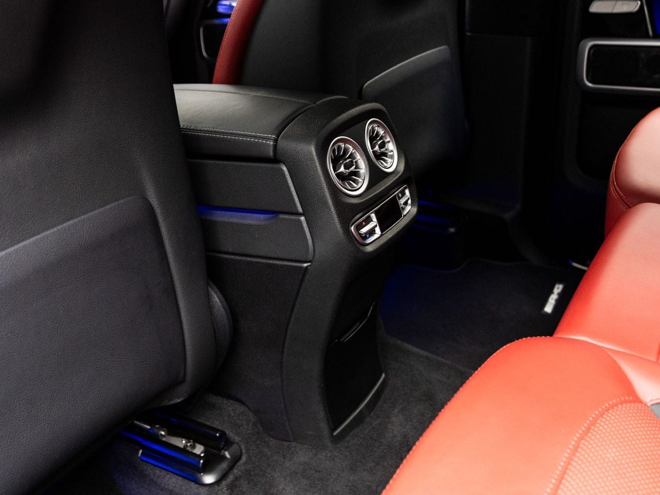 Mercedes Benz G63 AMG Std 4.0L SUMMER STARTS NOW | EXCLUSIVE DEAL BY BLACKLINE, Mercedes Warranty + Service, Low KM's,