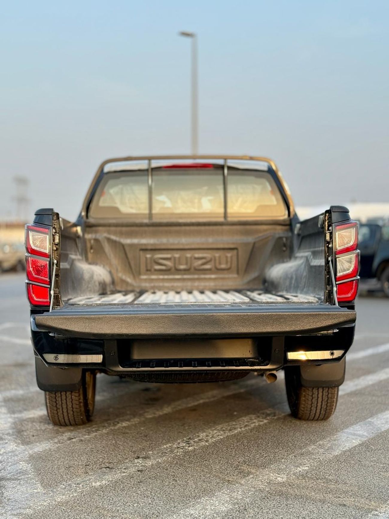 Isuzu DMax 3.0L Crew Cab 4WD LS (A/T)