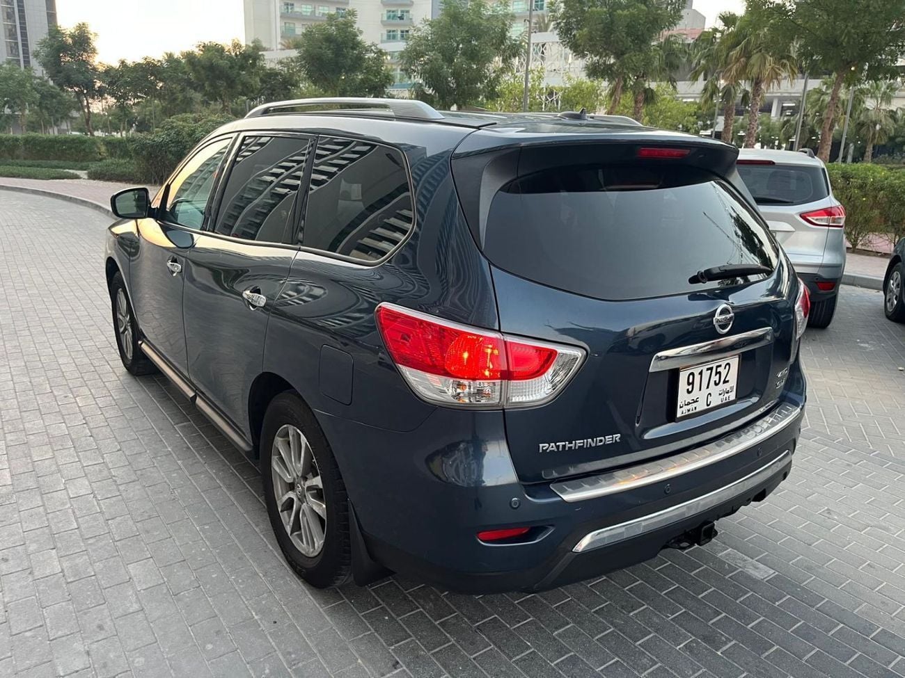 نيسان باثفايندر 2014 NISSAN PATHFINDER * 7 PASSENGER * CANADIAN SPEC * PRICED TO SELL *