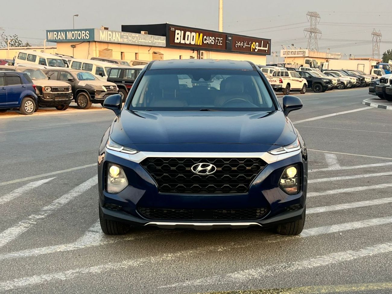 Hyundai Santa Fe 2019 Hyundai Santafe MiOption  2.0L V4 - Apple / Android Play -  AWD 4x4 - 89000 Mileage