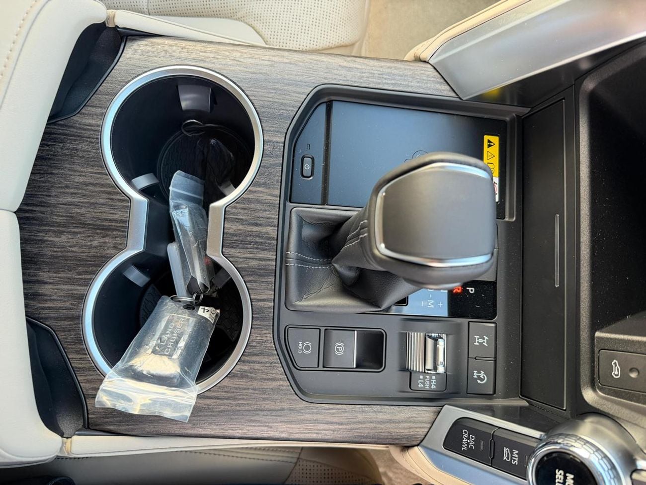 تويوتا لاند كروزر 2025 TOYOTA LAND CRUISER SAHARA 3.3L TT RHD