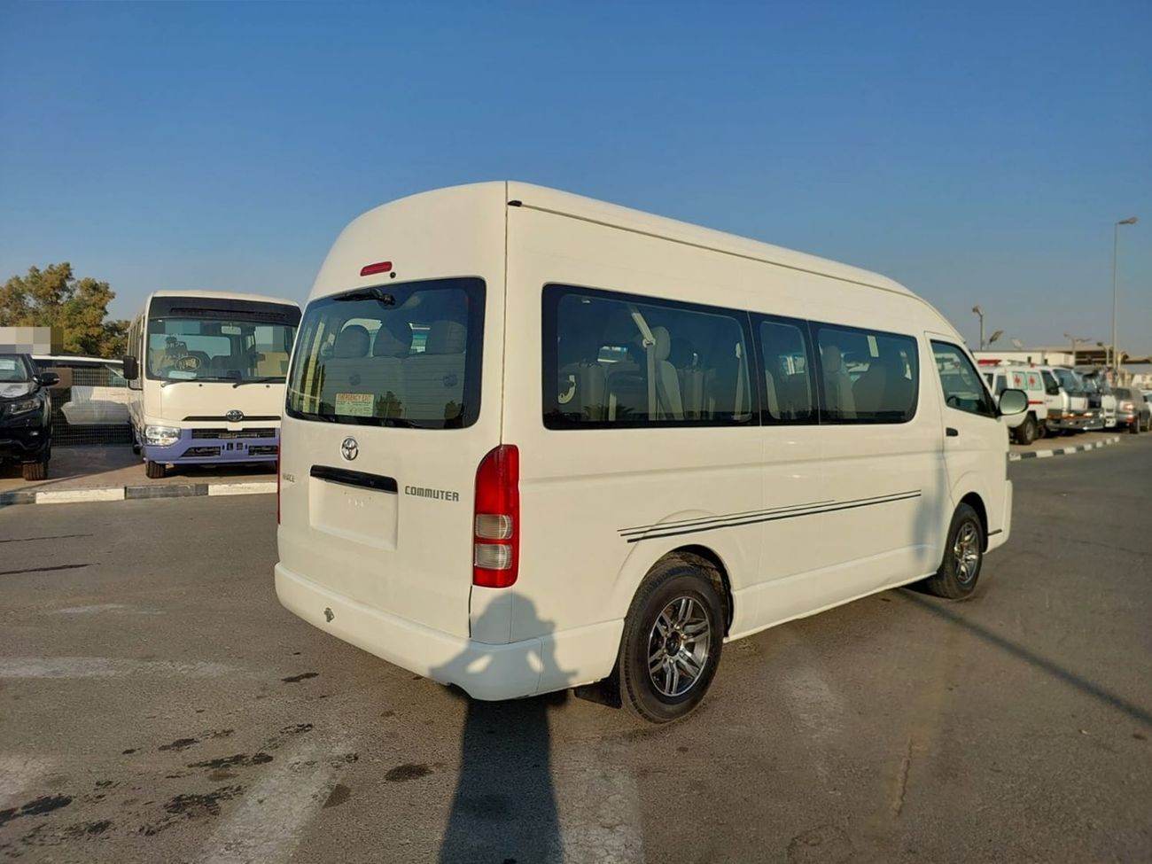 Toyota Hiace TOYOTA HIACE COMMUTER VAN RHD 2017 MODEL 3.0 L DIESEL AUTOMATIC(PM31641)