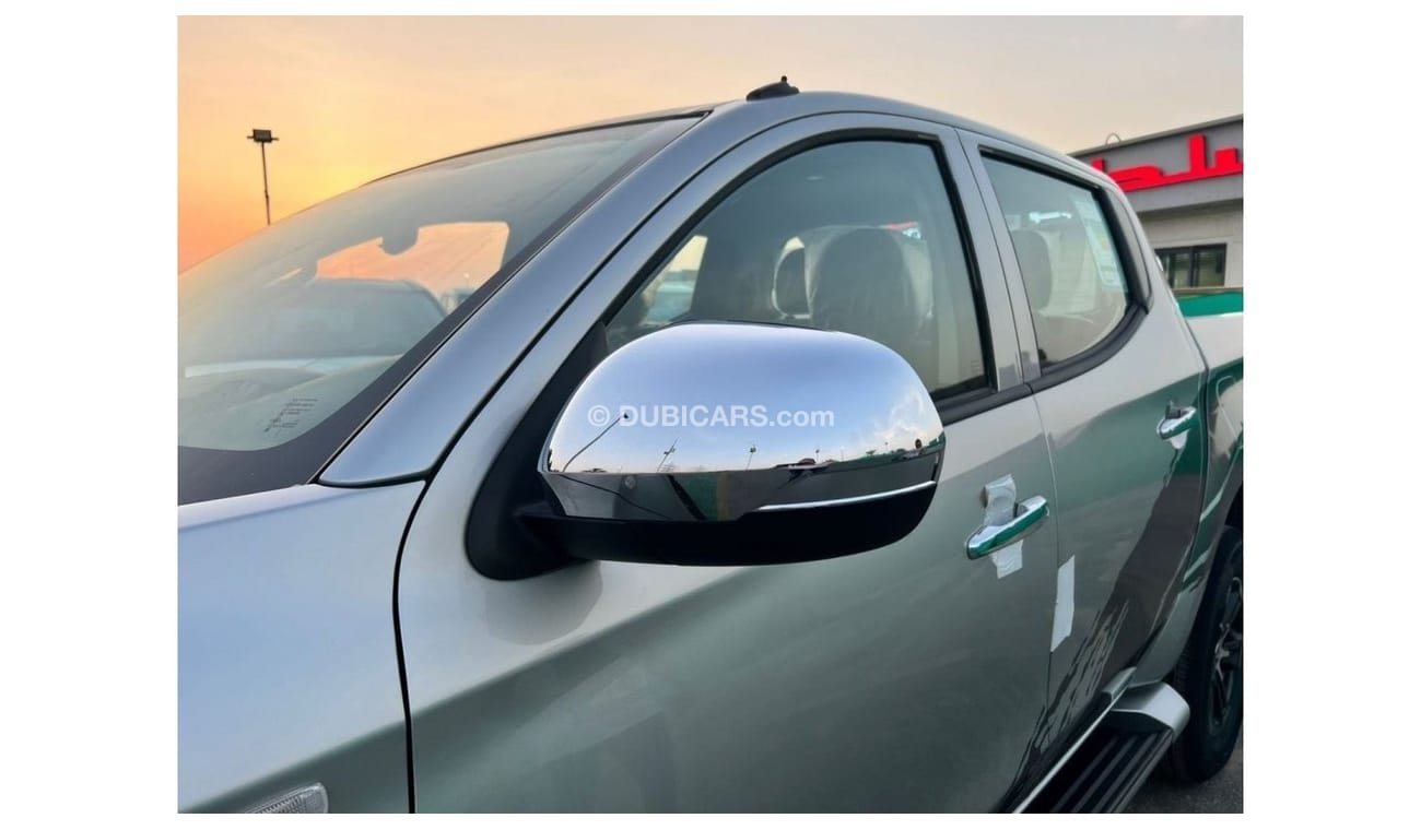 Mitsubishi L200 MITSUBISHI L200 Double Cab 22MY silver color AT 2.4L Diesel // Fog light,, Chrome packedg , black ra