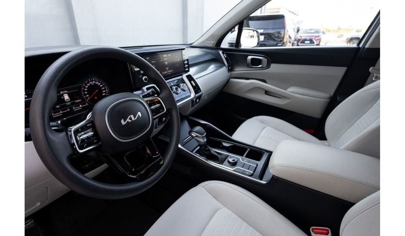 Kia Sorento Base 2.4L FWD Kia Sorento 2023 GCC under Agency Warranty with Flexible Down-Payment.