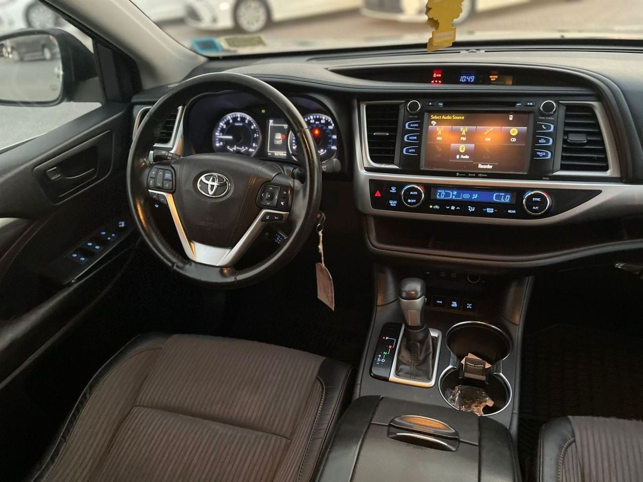 Toyota Highlander LE (NON GCC) 2017 Toyota Highlander MidOption - 3.5L V6 - 4x4 AWD - Full 7 Seater - Trunk Auto