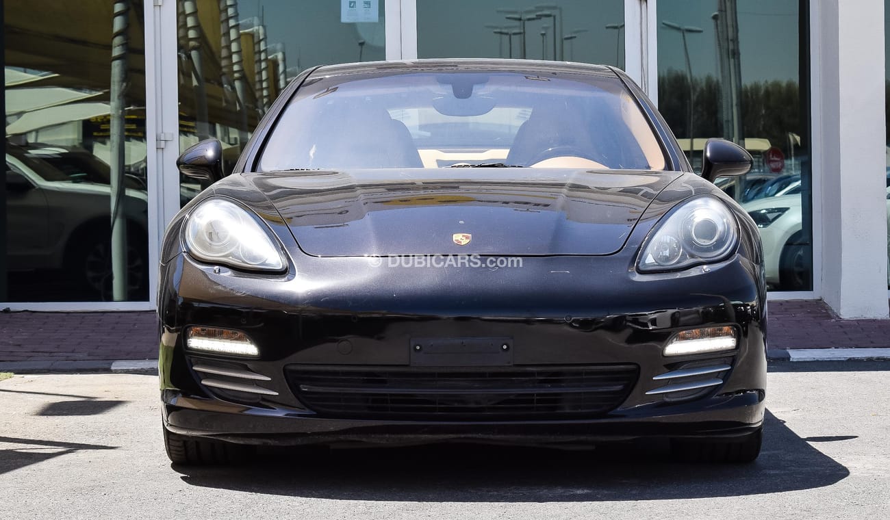 بورش باناميرا Porsche Panamera 4 AWD Full Service History GCC