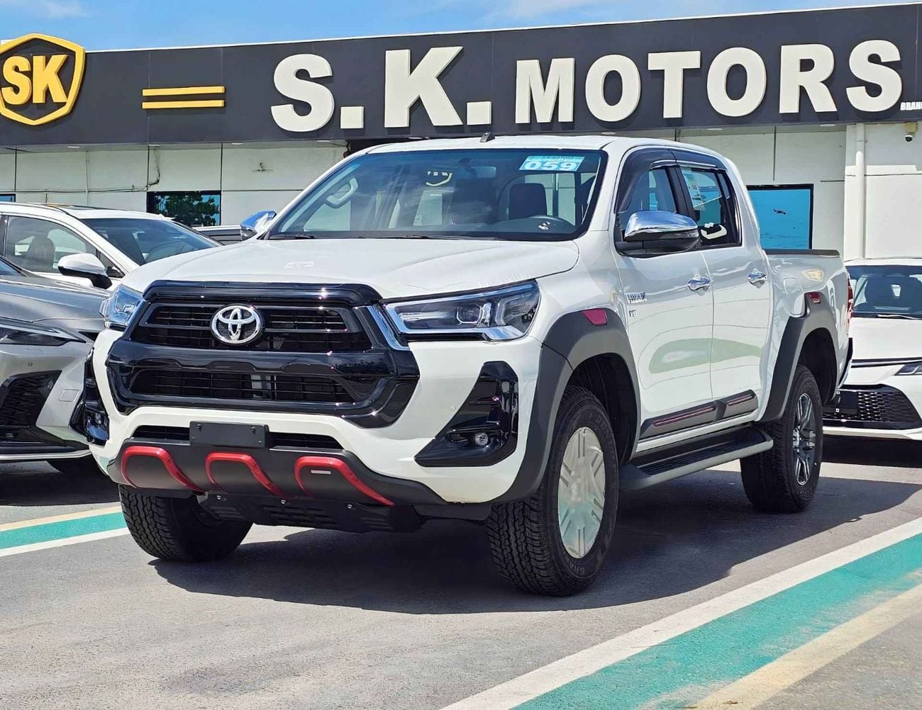 تويوتا هيلوكس SR5 TRD 4.0L PETROL SR5 TRD || 4.0L PETROL V6 4WD | WOOD INTERIOR W VISOR | BLIND SPOT | DIFFLOCK | DVD+CAMERA | READY S