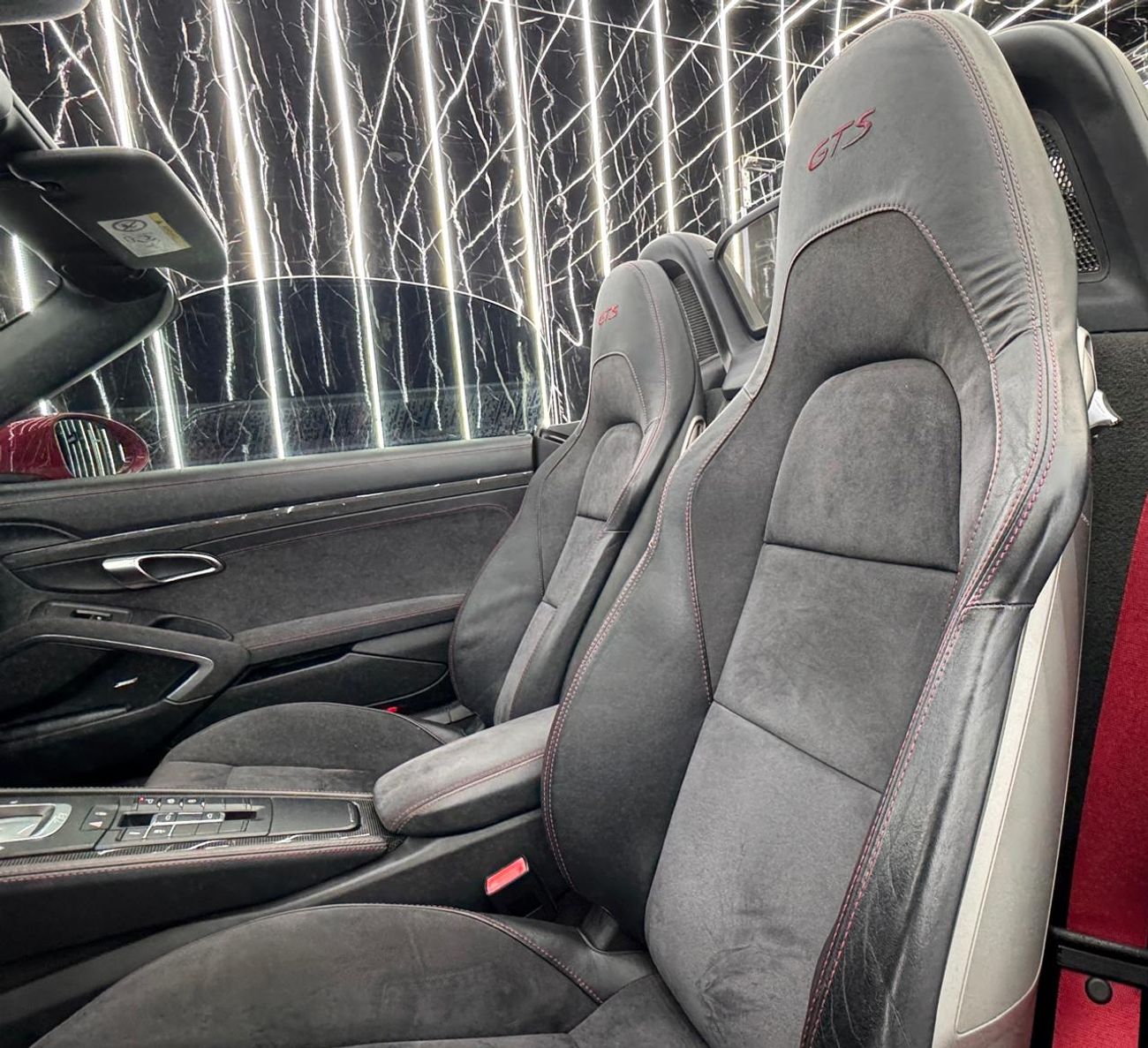 بورش بوكستر 718 GTS 2.5L 2018 Porsche 718 Boxster, Nov 2026 Porsche Warranty, Sport Chrono Package, GCC