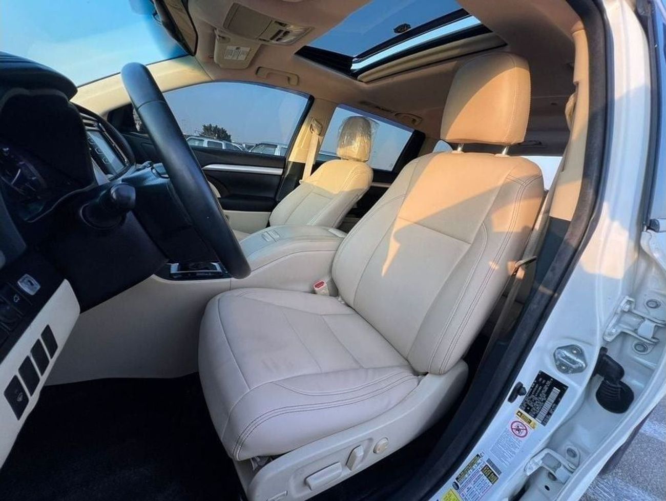 Toyota Highlander 2016 TOYOTA HIGHLANDER XLE - 3.5 L - V6 - 6 CYL - 7 SEATER - ELECTRIC AND LEATHER SEATS -  SUNROOF -