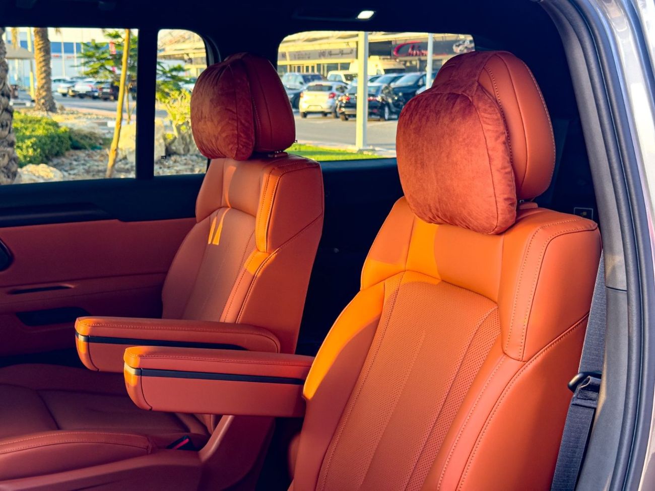 ROX 01 VIP 2024 NEW ROX 01  ( 7 Seats ) / HYBRID (PLUG-IN) / WLTC (1,115 Km) / 500 HP / 3 YEARS WARRANTY