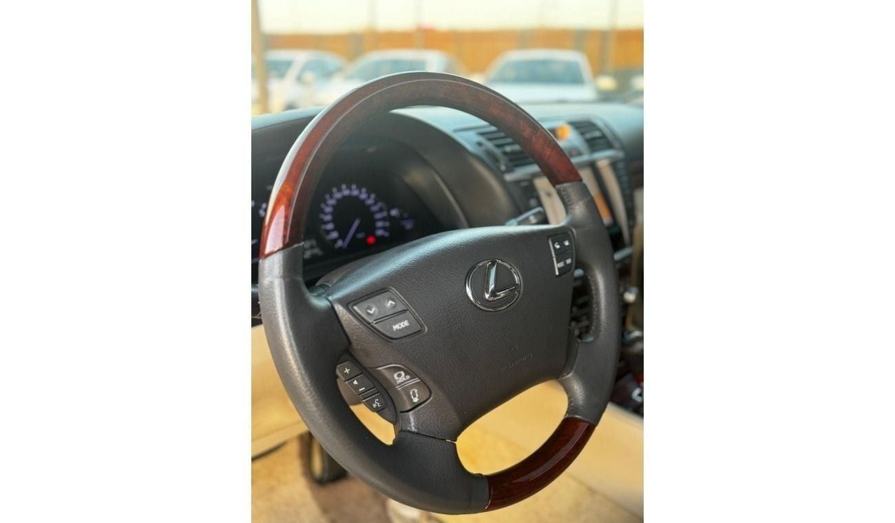 Lexus LS460 Large